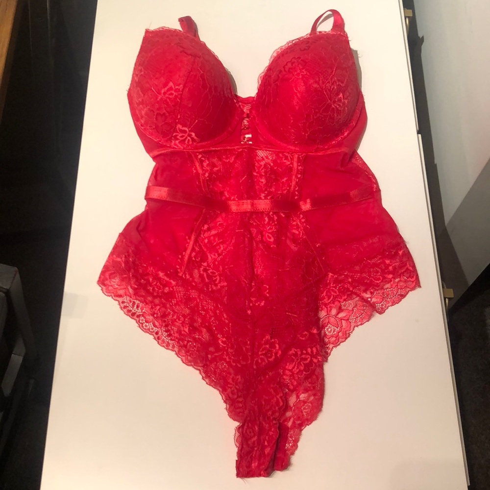 Red teddy (2x) daisy fuentes
